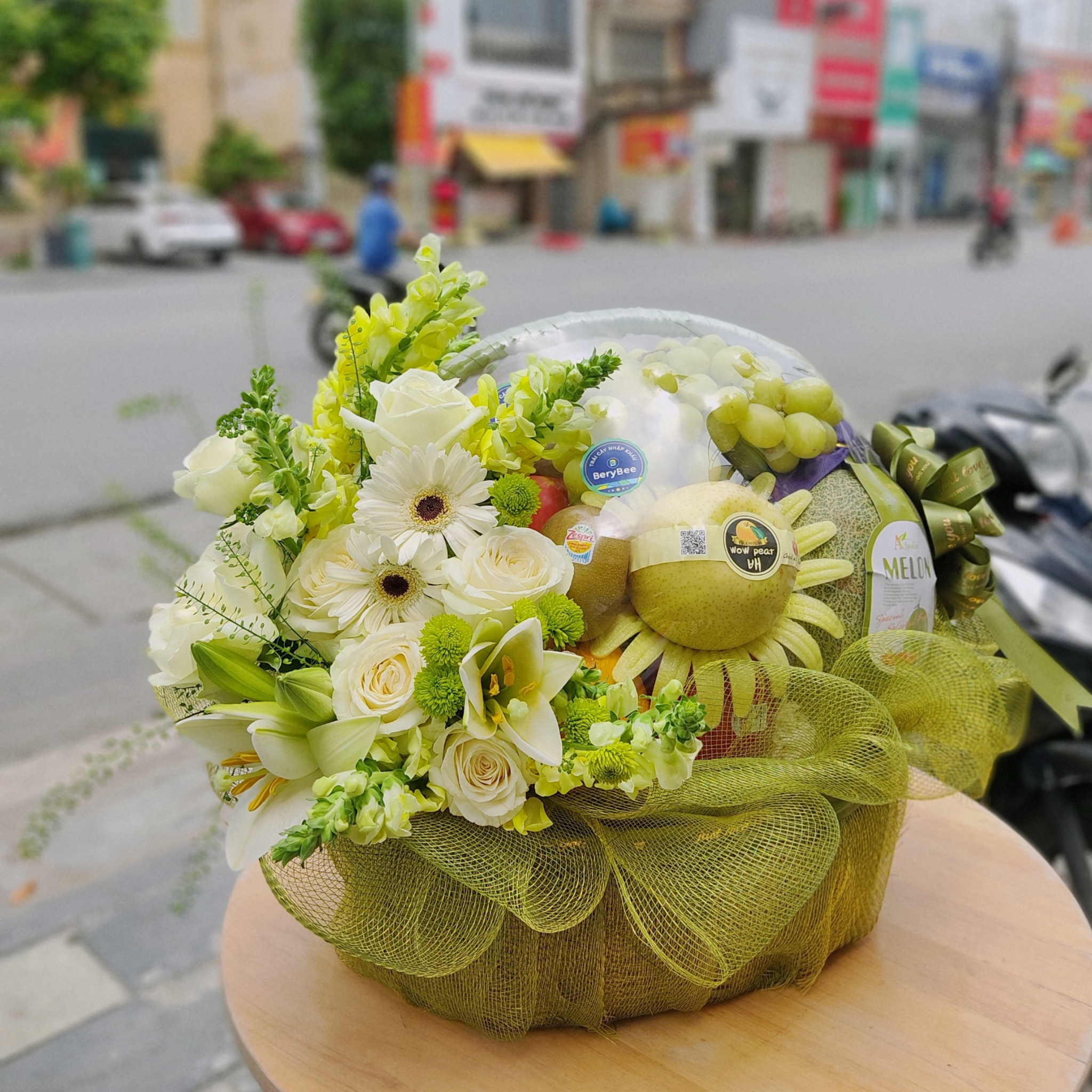 GIỎ QUÀ TRÁI CÂY KÈM HOA TƯƠI